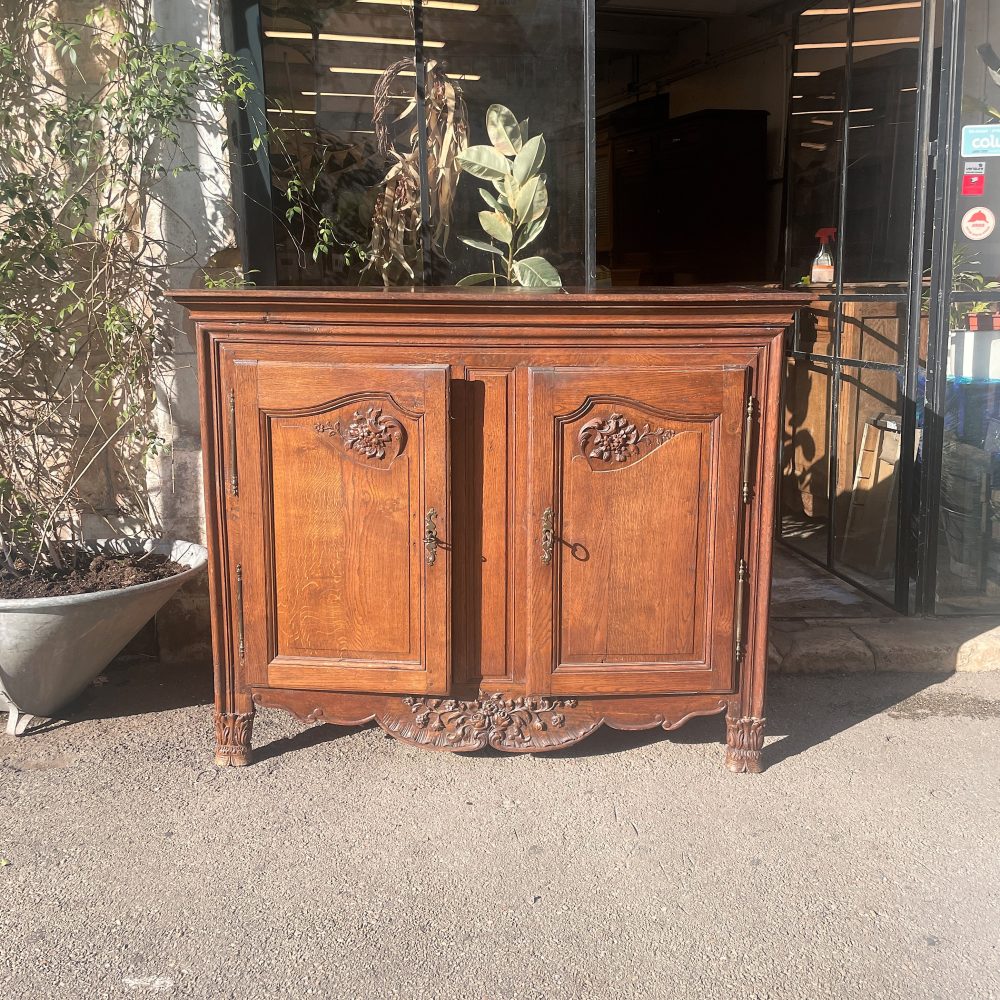סיידבורד וינטג', שידדת וינטג' גדולה, שידת בופה, שידה בסגנון כפרי, שידת וינטג'. שידת וינטג' מעץ אלון, ריהוט וינטג' אלגנטי, ריהוט וינטג' לבית, ריהוט וינטג' כפרי, שידות וינטג', ריהוט וינטג' לעסקים, בלומה מיי וינטג' על זמני