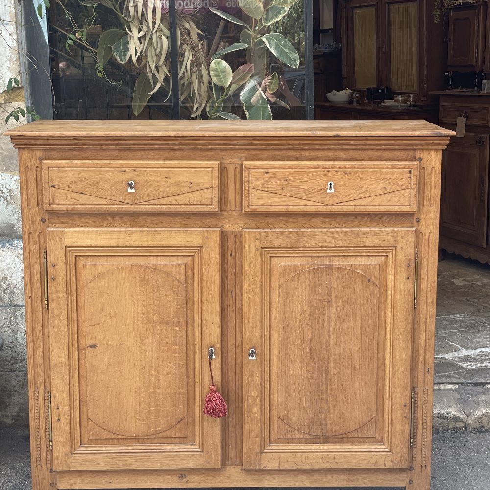 ארונית וינטג' אלגנטית, ארון וינטג', שידת וינטג' גבוהה, ארוניות וינטג', ריהוט וינטג' כפרי, ריהוט וינטג' למכירה, שידות וינטג' גדולות, ריהוט וינטג' לבית, ריהוט וינטג' למשרד, בלומה מיי וינטג' על זמני, רהיטים עתיקים למכירה, ריהוט עתיק, עתיקות, וינטג' אונליין, חנות וינטג' אונליין, עתיקות אונליין