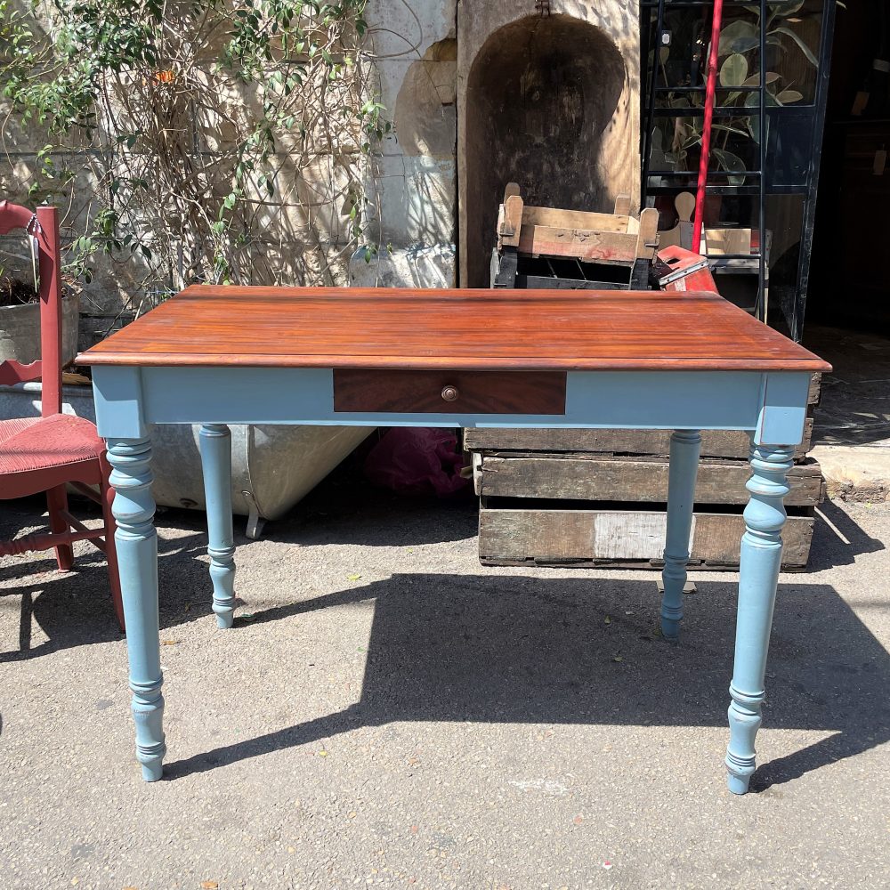 שולחן עבודה וינטג', שולחנות וינטג' לנוער, שולחן מטבח וינטג', שולחן מחשב וינטג', שולחן תלמיד וינטג', בלומה מיי, שולחן וינטג', שולחן עבודה וינטג, שולחן וינטג' קטן, שולחן צד עתיק, שולחנות וינטג', שולחנות עתיקים, שולחן צד כחול, ריהוט וינטג' כפרי, חנות ריהוט וינטג', שוק הפשפשים חיפה, ריהוט וינטג' משודרג, בלומה מיי וינטג' על זמני ובית מלאכה